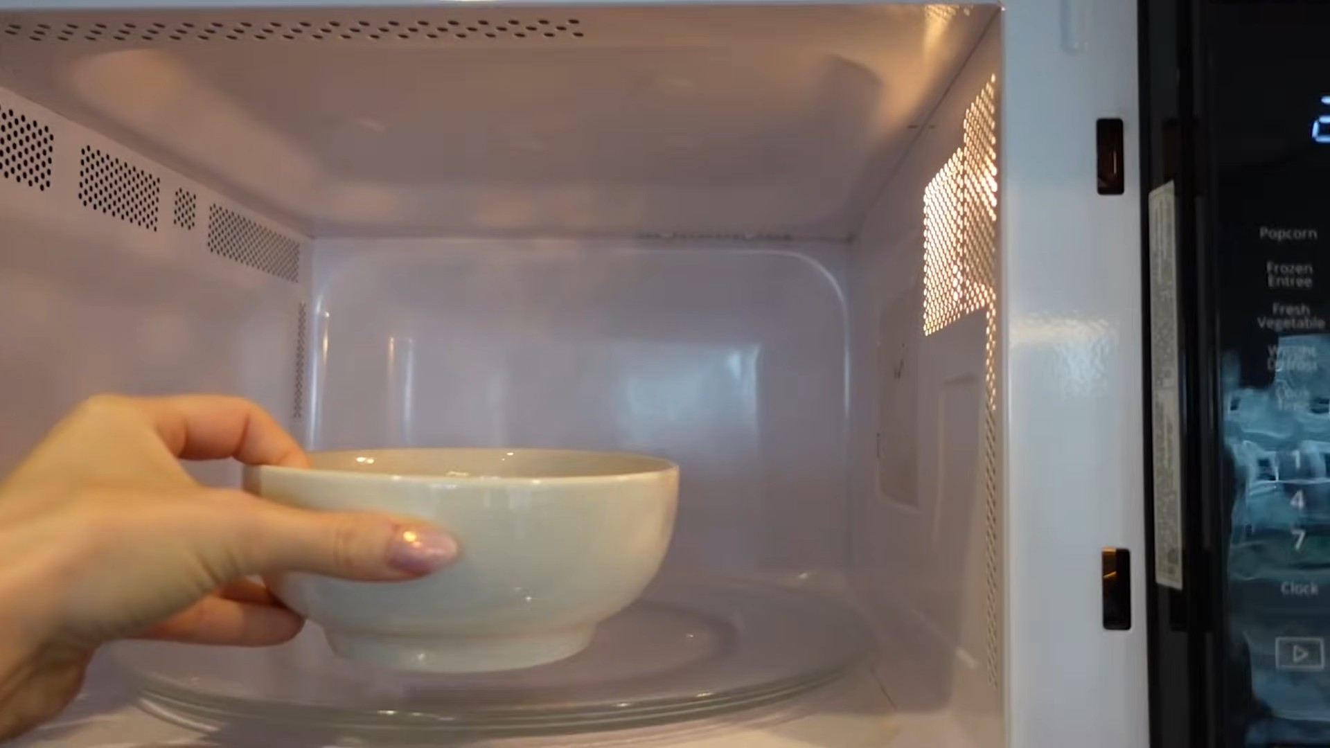 Vinegar microwave cleaning hack