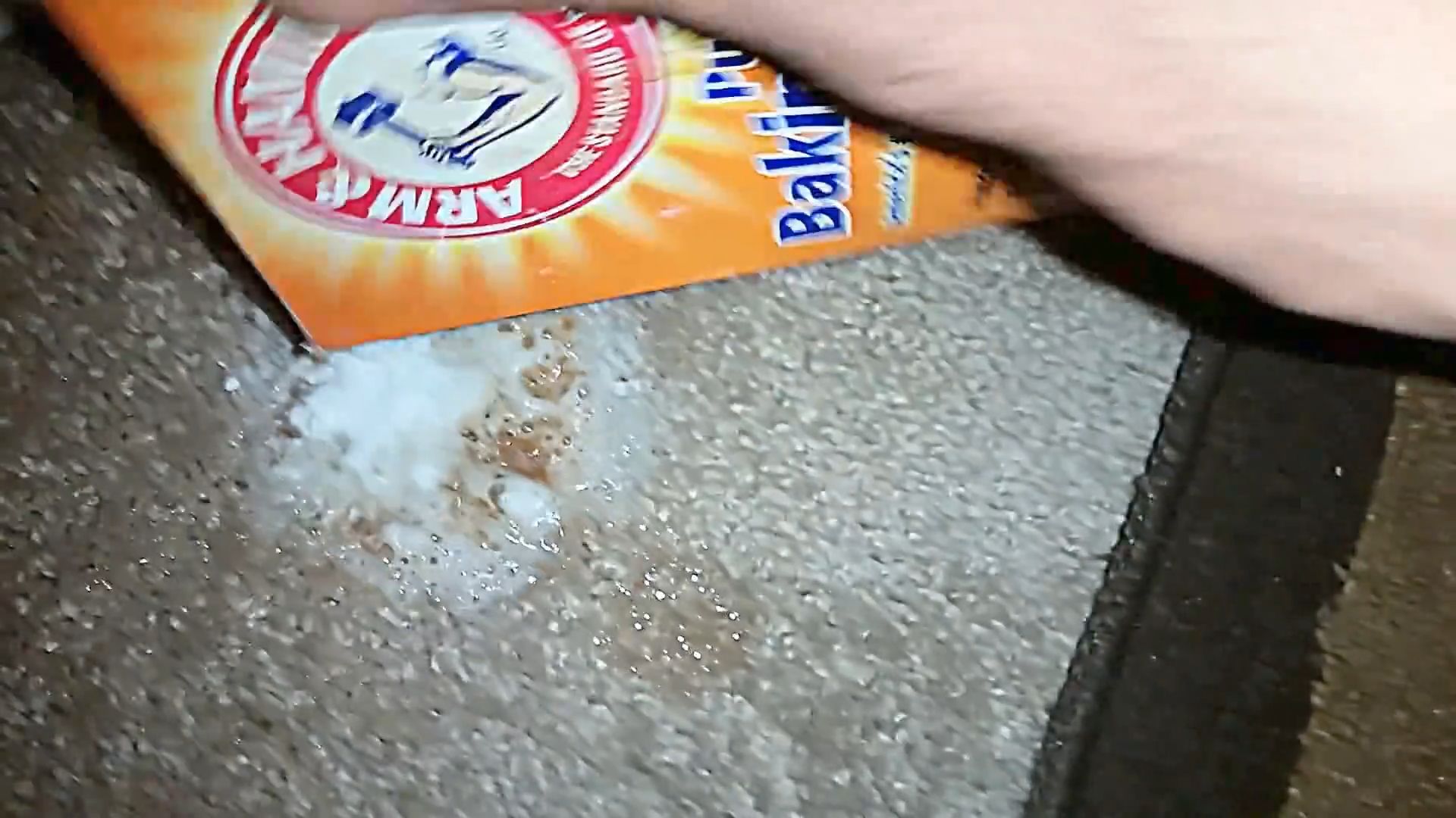 Oven cleaning baking soda vinegar