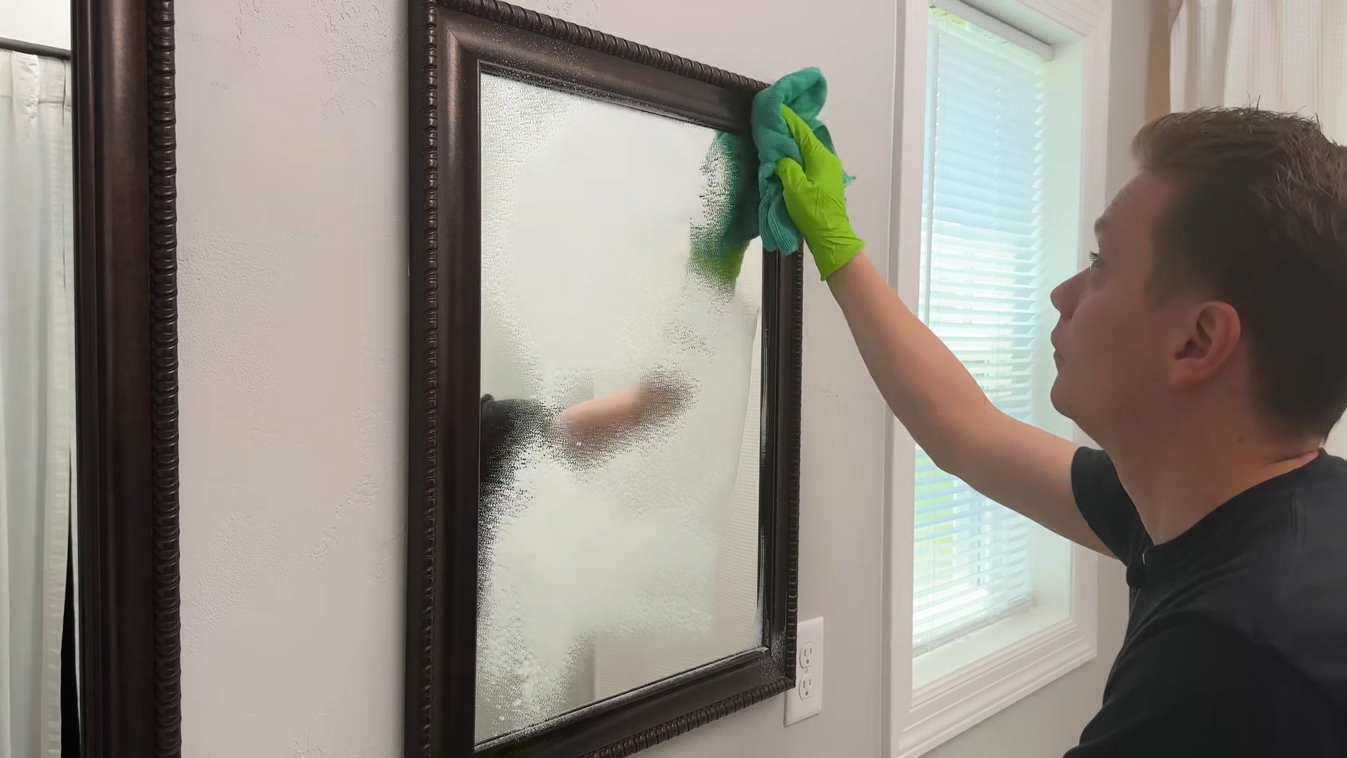 Sparkling Bathroom Cleaning Tips